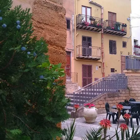 Aljama - Downtown Bed & Breakfast